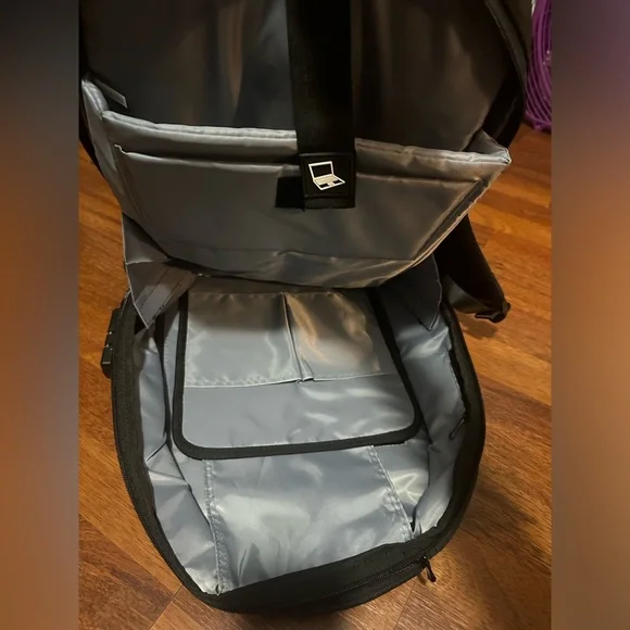 Mark Ryden backpack - Picture 3 of 3